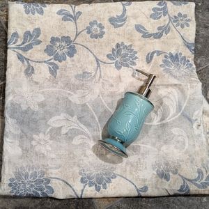 Shower curtain w/ soap dispenser Floral pattern